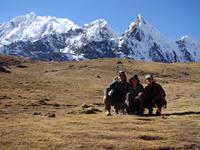 WE trek group Ausangate 3 (Rene Flores)